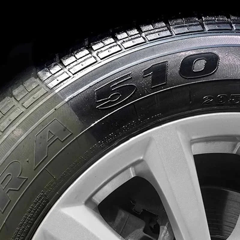 Tyre sidewall gloss contrast after dressing